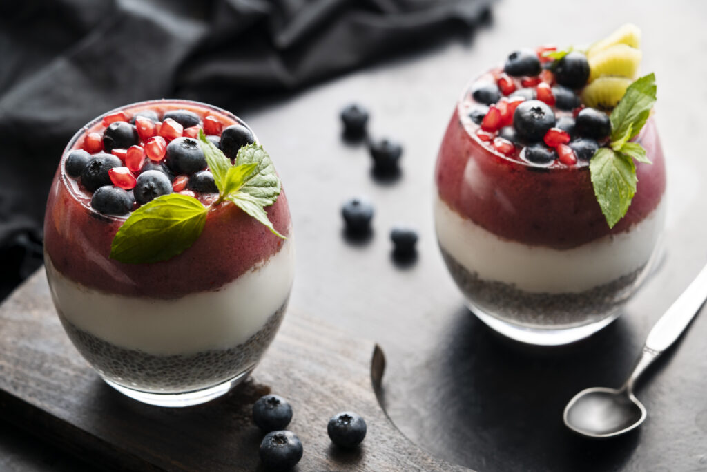 szklana-filizanka-pysznego-brazylijskiego-deseru-acai